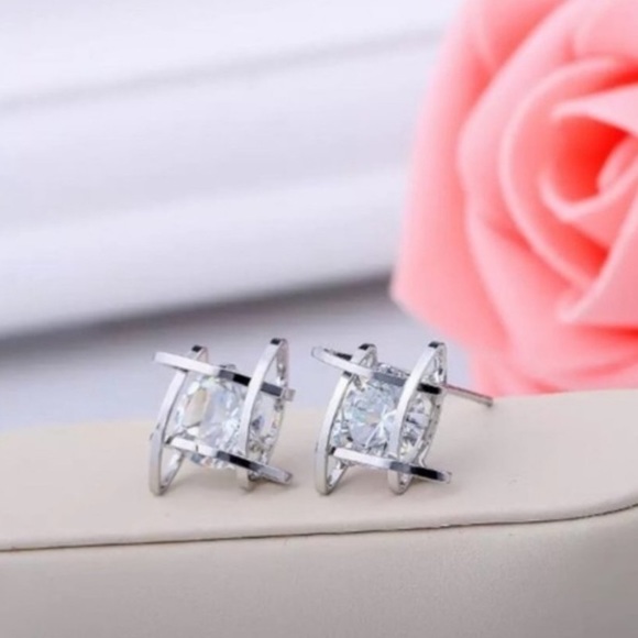 NEW Silver Solitaire Caged Diamond Stud Earrings - Picture 5 of 8